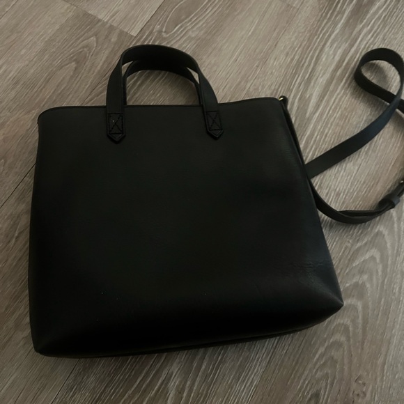 Madewell Small Transport
Leather Crossbody
Tote - Picture 11 of 13